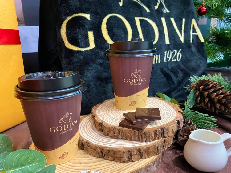 全新「GODIVA 醇濃熱巧克力」以小杯裝呈現，且不同以往完全不加一滴水。莊偉祺攝