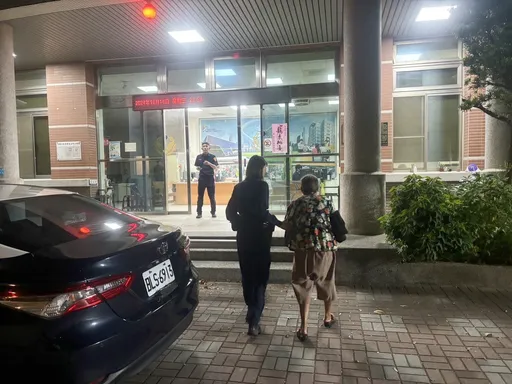 三重8旬婦騎車迷途30多公里到青埔 中壢警貼心送返家