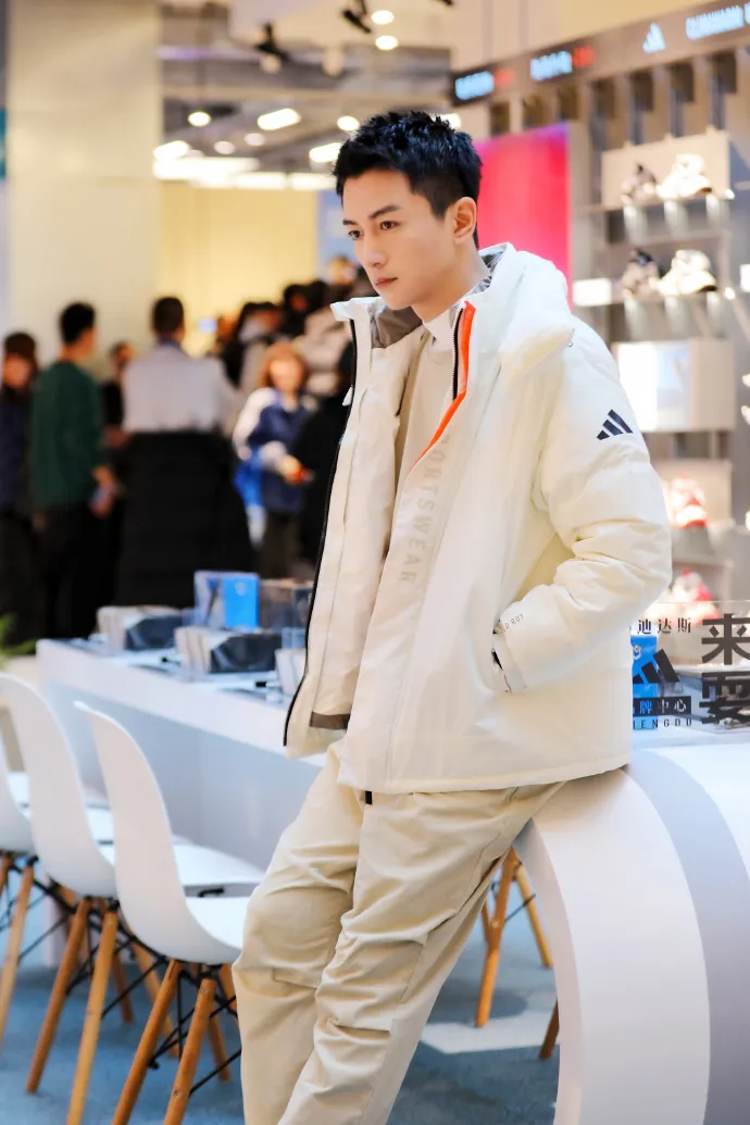 陳曉今在成都出席運動品牌活動。翻攝陳曉工作室微博