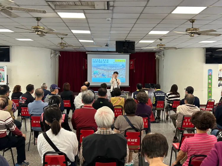 陳亭妃要求相關單位提報專案需求，進行相關計畫修正。民眾提供