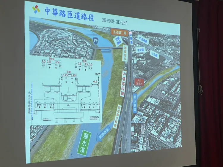 台南都會區北外環道4期設計鄰近民宅，引發居民不滿。民眾提供