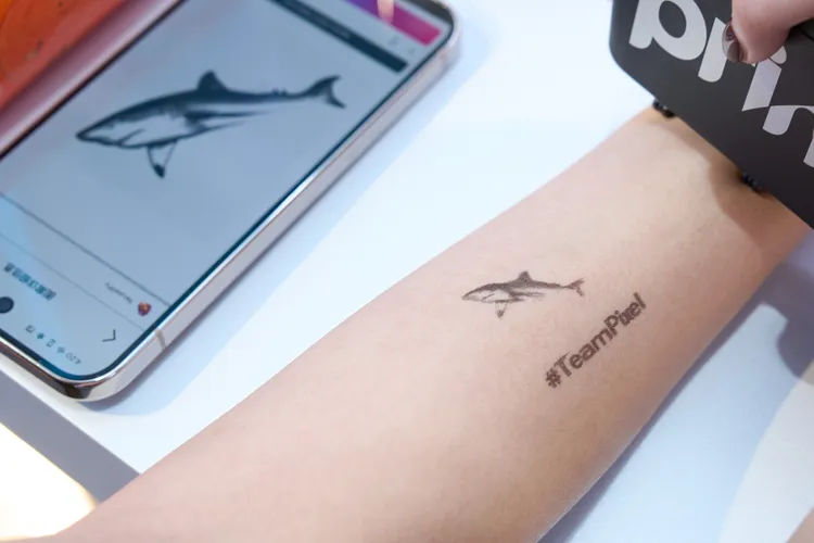 體驗民眾還能透過「再想像」功能設計專屬紋身貼紙。Google提供