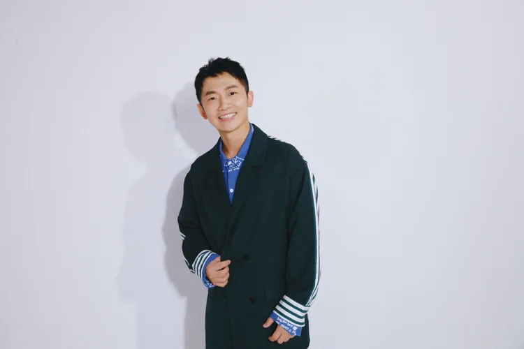 蔡昌憲登上高雄跨年晚會，展現搞笑主持功力。何樂音樂提供