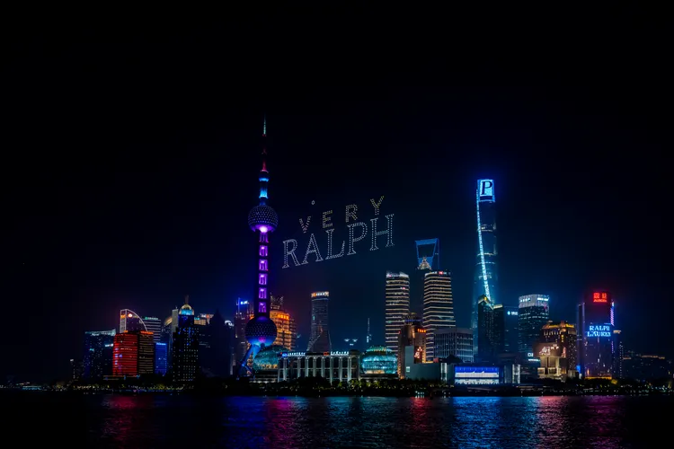 RALPH LAUREN無人機點亮上海外灘夜空。品牌提供