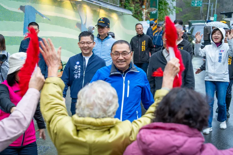 坪林居民熱情迎接侯友宜市長到訪，展現在地濃厚人情味與對活動的支持。農業局提供