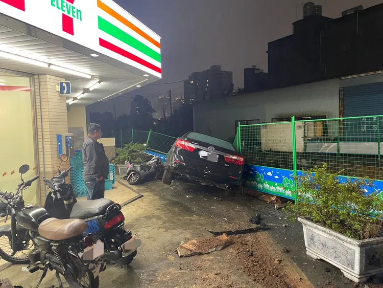 車禍現場。中壢警分局提供