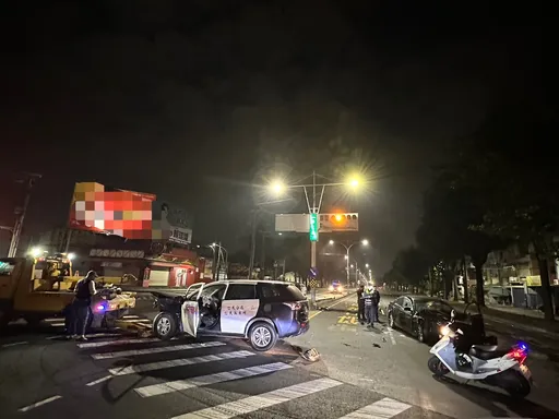 男駕BMW違停昏睡路旁!這原因拒檢蛇行、闖紅燈 衝撞警車傷3警遭逼停就逮