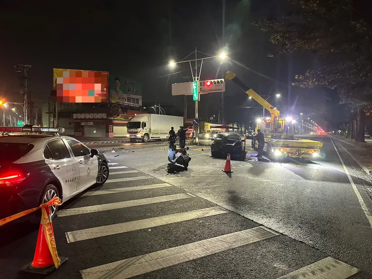 警方追緝嫌犯遭衝撞，造成3警輕傷。翻攝畫面