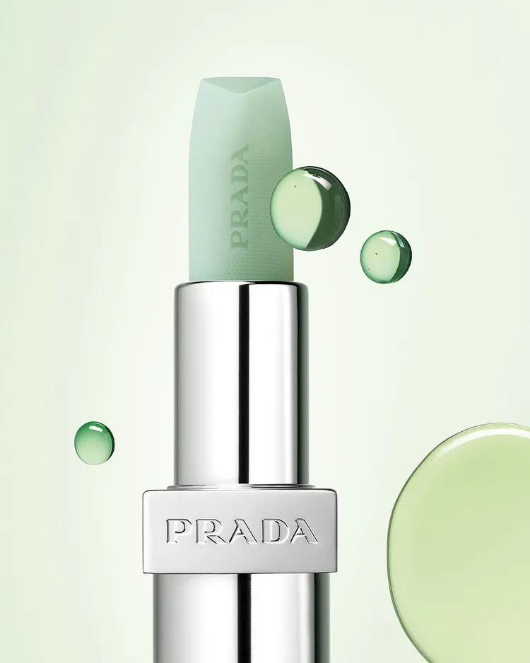 經典潤唇膏1550元、替換蕊芯1350元。翻攝品牌IG