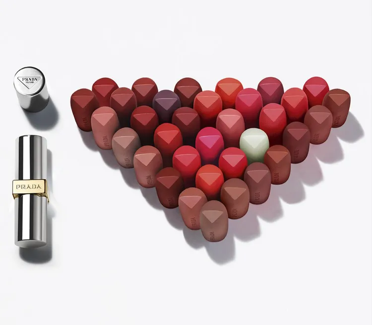 PRADA經典唇膏。翻攝品牌IG