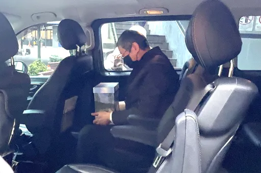 直擊｜瓊瑤羽化成仙！媳婦掩面哭泣　獨子捧骨灰移靈陽明山花葬