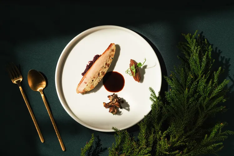 香栗雞肉／酸甜紫高麗／培根醬／松露醬。業者提供