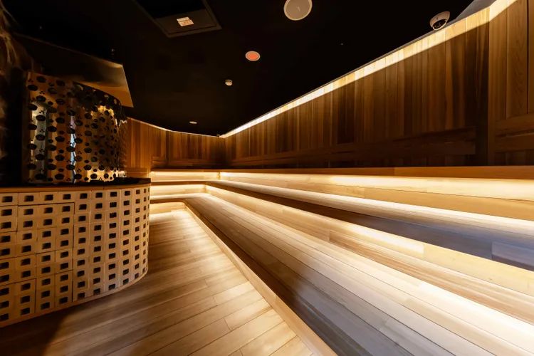 潤竹房芬蘭浴溫度高達70-80度，促進血液循環與排汗，溫暖舒暢。業者提供