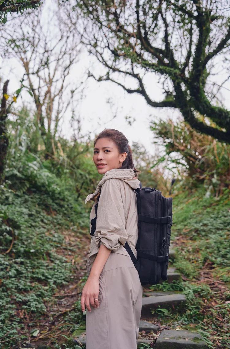 大地色系的穿搭呼應超夯Gorpcore風格。品牌提供