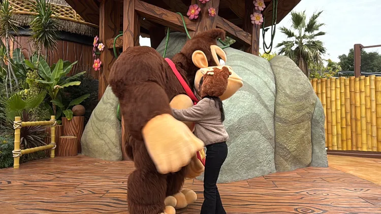 旅客可近距離與咚奇剛互動。S.H.攝