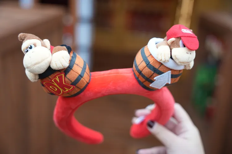 除了玩偶吊飾，也可購買到超可愛的頭飾。S.H.攝