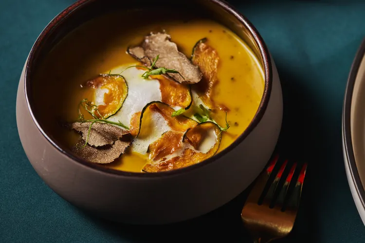 奶油南瓜黑松露濃湯。業者提供