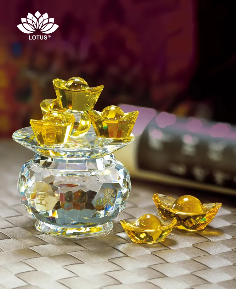 水晶LOTUS聚寶盆擺件特價再加碼滿3000送300。圖／旺代企業提供