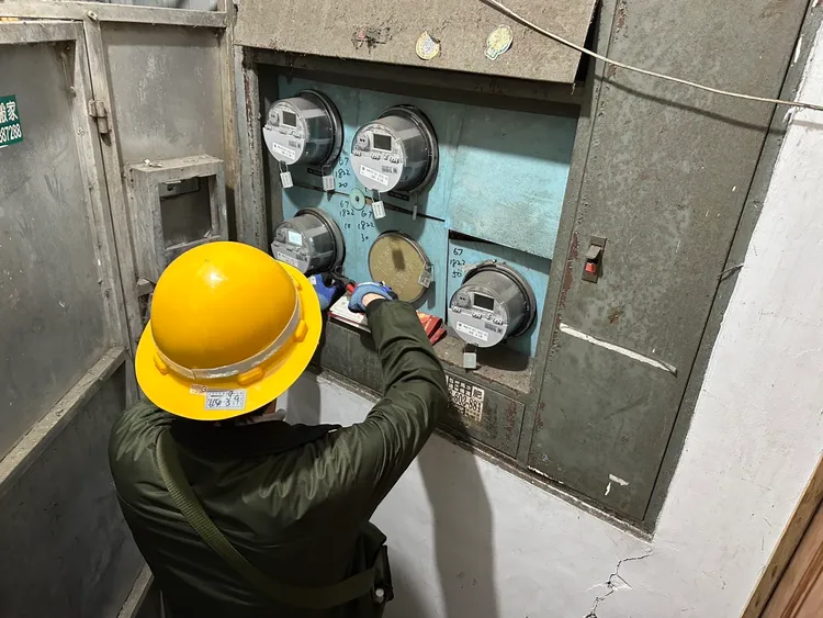 強制斷水斷電。警方提供