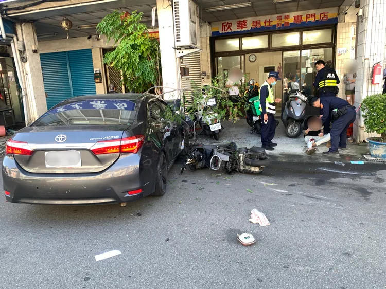 林男酒駕衝撞6輛汽機車及腳踏車，造成1死3傷。民眾提供