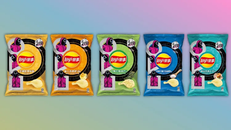 「樂事」與Netflix《魷魚遊戲2》驚喜合作，將經典美味融合遊戲競賽元素，打造聯名限定包裝洋芋片，陪伴粉絲及戲迷度過追劇時光。業者提供