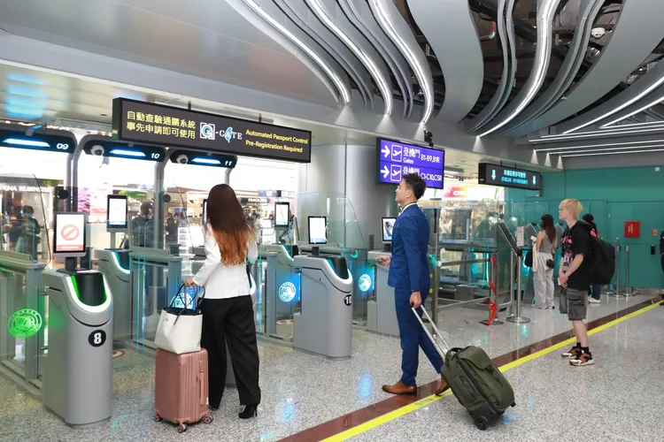 e-Gate第四代自動查驗通關系統。桃機提供