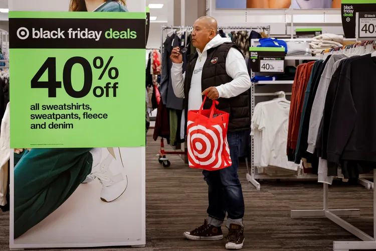 美國「黑色星期五」促銷日活動，優惠幅度頗為驚人。路透社