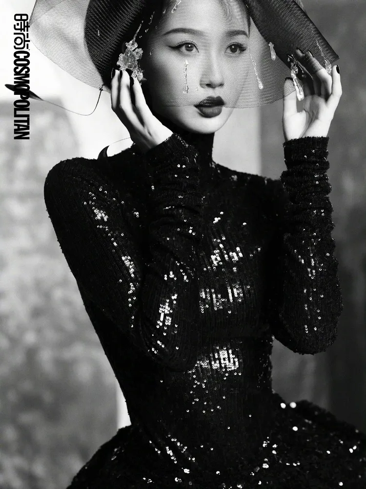 虞書欣穿著Rahul Mishra 2024秋冬高訂禮服。翻攝虞書欣微博