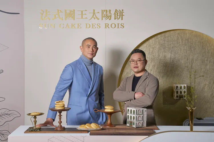 國際名廚江振誠(左)、如邑堂創始人林震東共同合影。業者提供