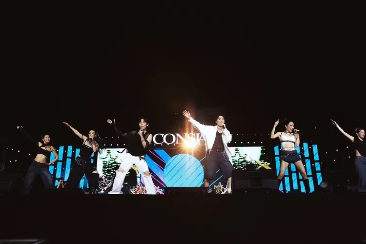 展榮展瑞與BLACKPINK LISA同場倒數。星展娛樂提供