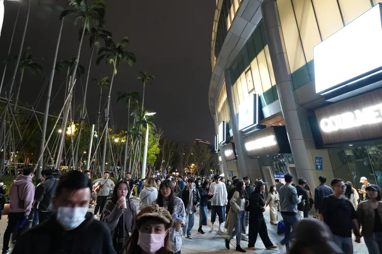 活動開始前2小時，大巨蛋外已陸續有粉絲抵達。彭欣偉攝