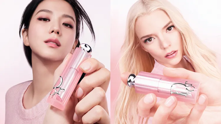 Jisoo（左）和Anya Taylor-Joy（右）分別演繹癮誘粉漾潤唇膏#001經典粉和#061蜜桃橘。品牌提供
