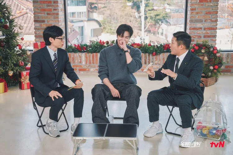 李敏鎬（中）睽違16年上綜藝節目，《劉QUIZ ON THE BLOCK》接受劉在錫（左）、曹世鎬訪問。翻攝tvN