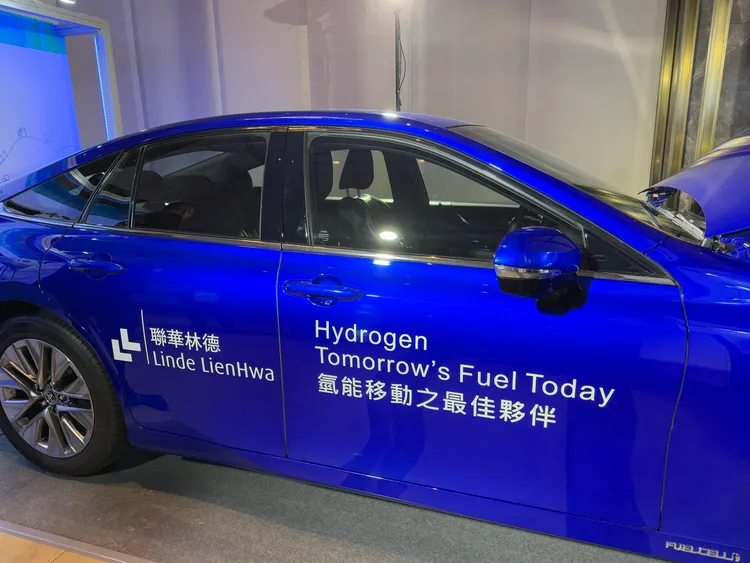 由豐田所打造的氫能轎車。呂承哲攝