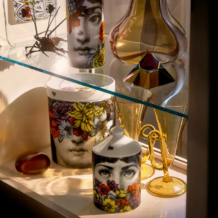 Fornasetti花間綺想香氛蠟燭，310g／9580元、1020g／1萬6380元。品牌提供