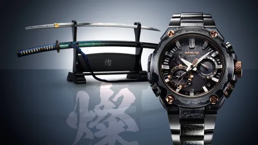 G-SHOCK燃燒武士魂！　青貝藍漆刀鞘、細膩刃紋融入新作