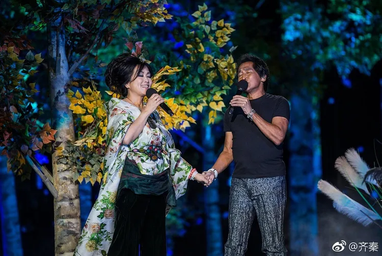 齊秦（右）和齊豫多次同台演出。翻攝齊秦微博