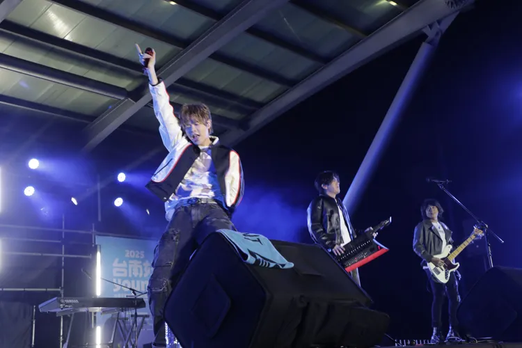 八三夭壓軸連唱6首歌。南市府提供