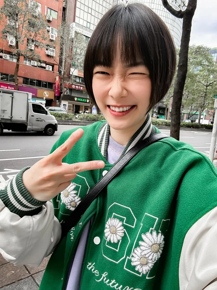 羅小白稱短髮是送自己的聖誕禮物。翻攝羅小白臉書