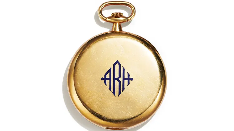 錶背刻有船長姓名縮寫。翻攝網路