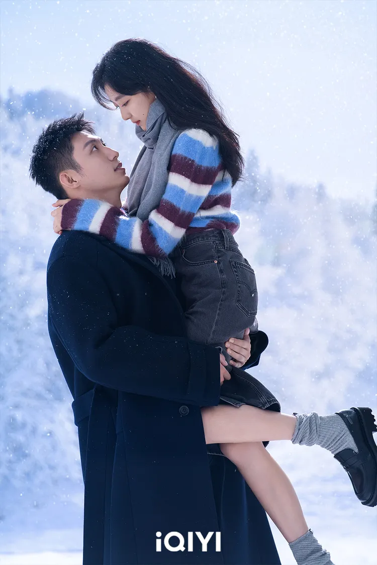 黃景瑜（下）和孫千有多場浪漫撒糖戲。愛奇藝國際站提供