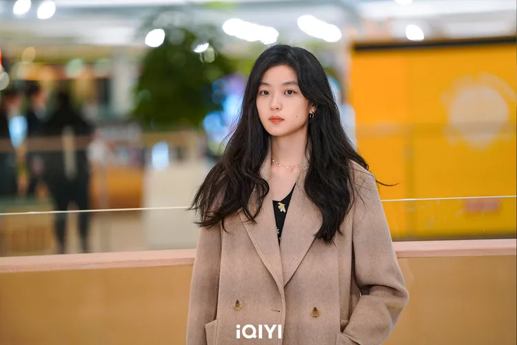 孫千長相甜美，飾演麻醉醫師。愛奇藝國際站提供