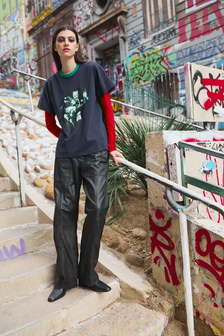 「MAD LOVE」聯名系列將張揚圖案、怪誕風格、大膽配色融為一體。品牌提供