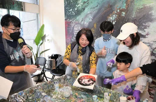 謝麗美與大小朋友一起「串起台灣每一刻的美好」