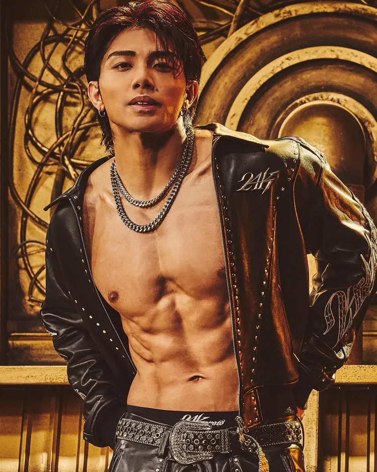 武知海青不只是舞者，也是摔角選手。翻攝武知海青IG