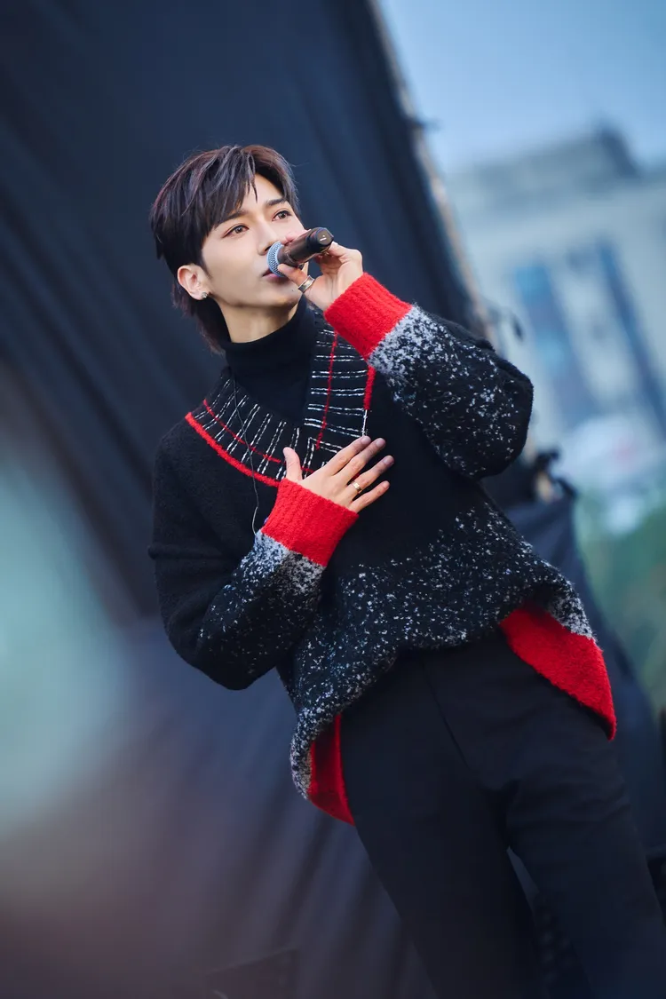 畢書盡演出冷到咬舌。圖／索尼音樂提供