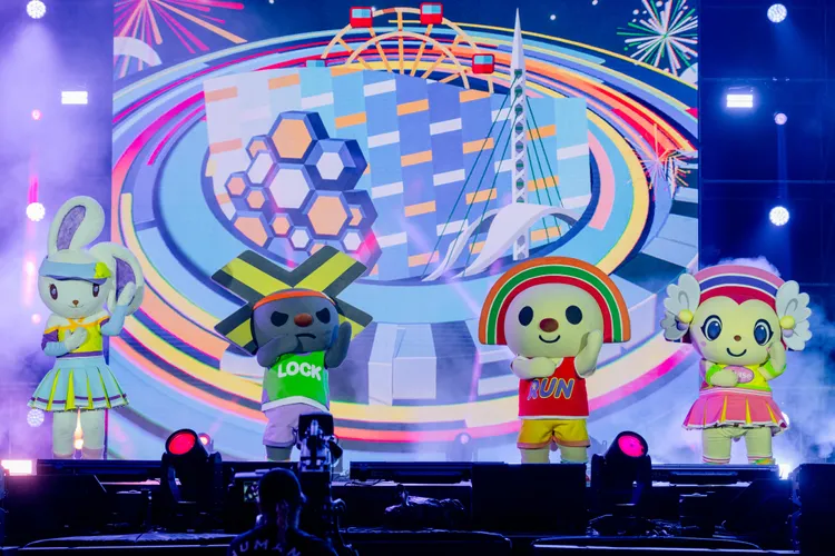 跨年晚會開場由統一吉祥物OPEN小將、LOCK小醬、PLEASE美眉、雪鈴兔波波帶來〈OPEN DREAM WORLD〉揭開序幕。翻攝畫面