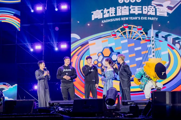 棒球英雄陳柏清、張政禹出席晚會。翻攝畫面