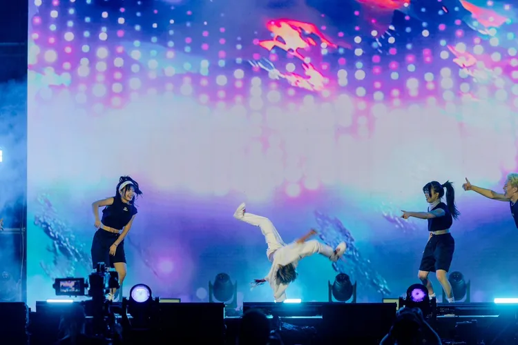 9歲的霹靂舞世界冠軍BBOY NANA首次跳進高雄跨年舞台。翻攝畫面