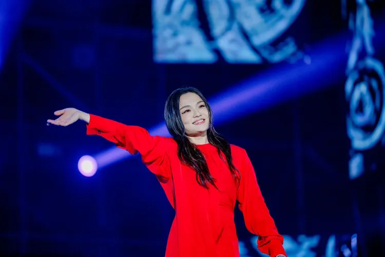金曲歌后徐佳瑩壓軸登場。翻攝畫面